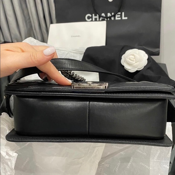❌SOLD❌CHANEL BOY MEDIUM - Picture 8 of 10